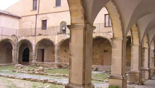 Chiostro san domenico-montalto